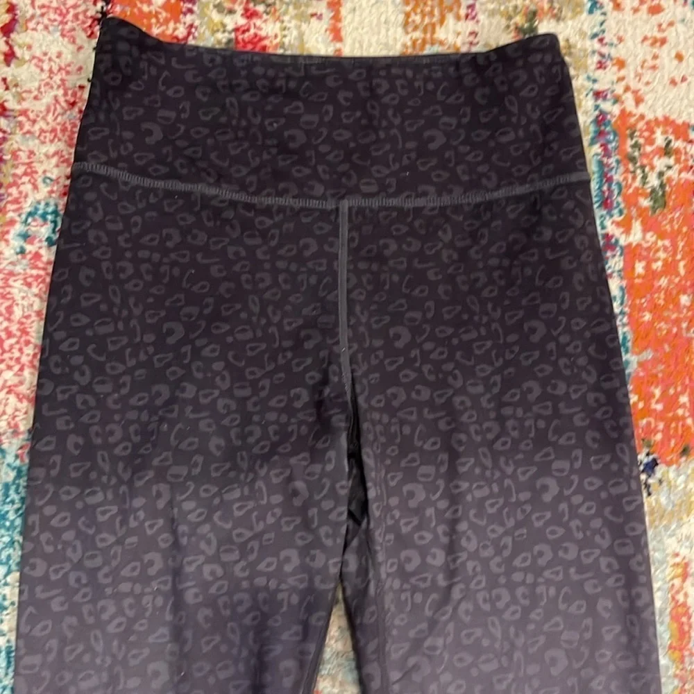 Zyia Active Gray Ombré Leopard Leggings